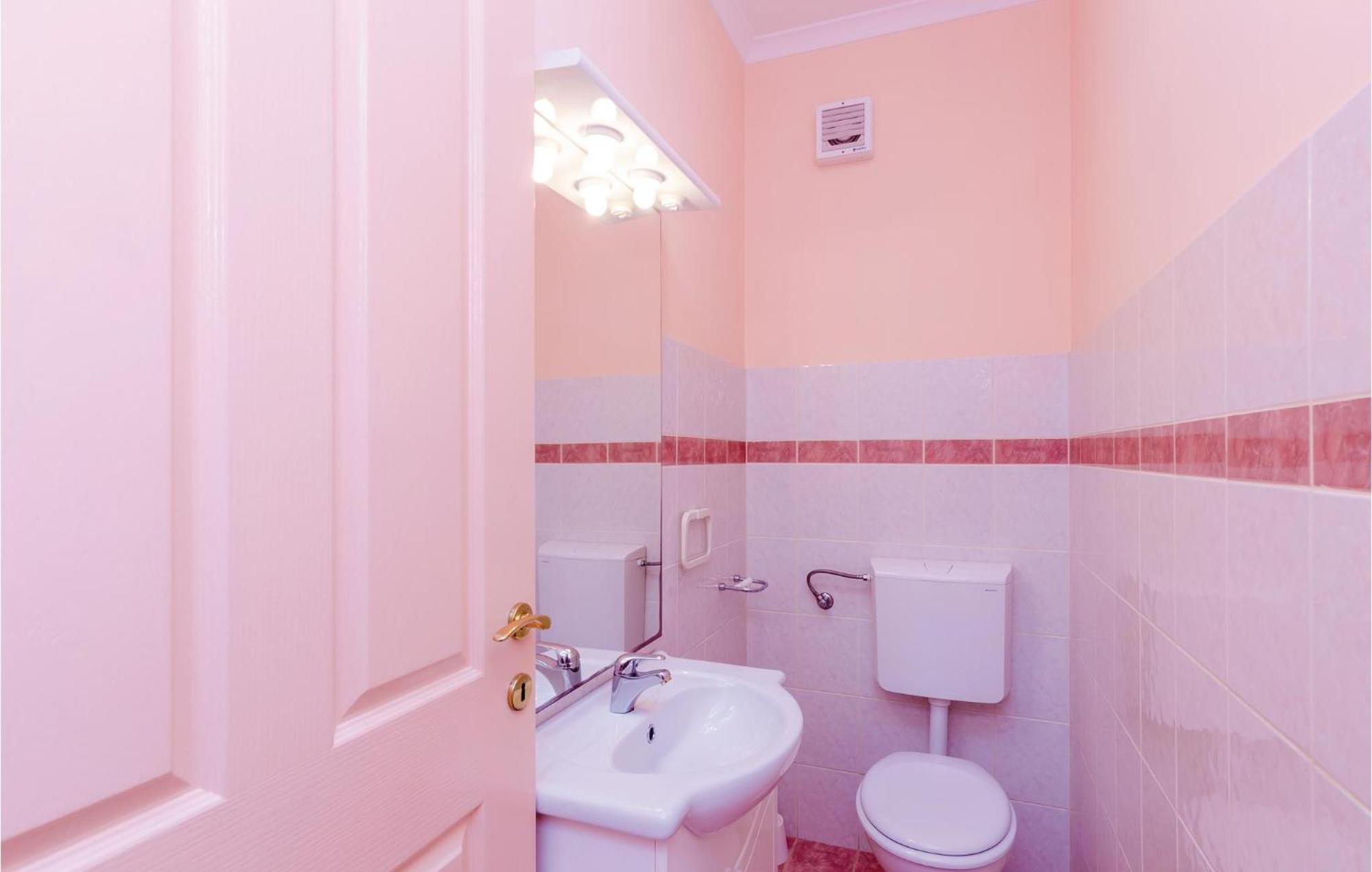 3 Bedroom Beautiful Apartment In Orasac Exterior photo