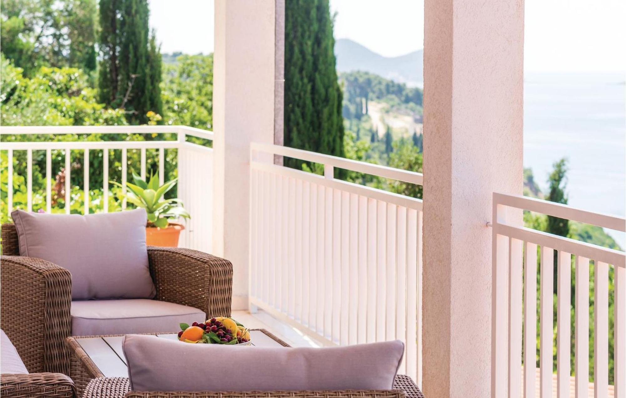 3 Bedroom Beautiful Apartment In Orasac Exterior photo