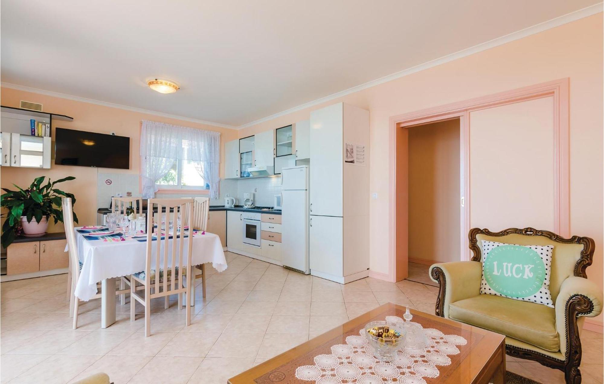 3 Bedroom Beautiful Apartment In Orasac Exterior photo