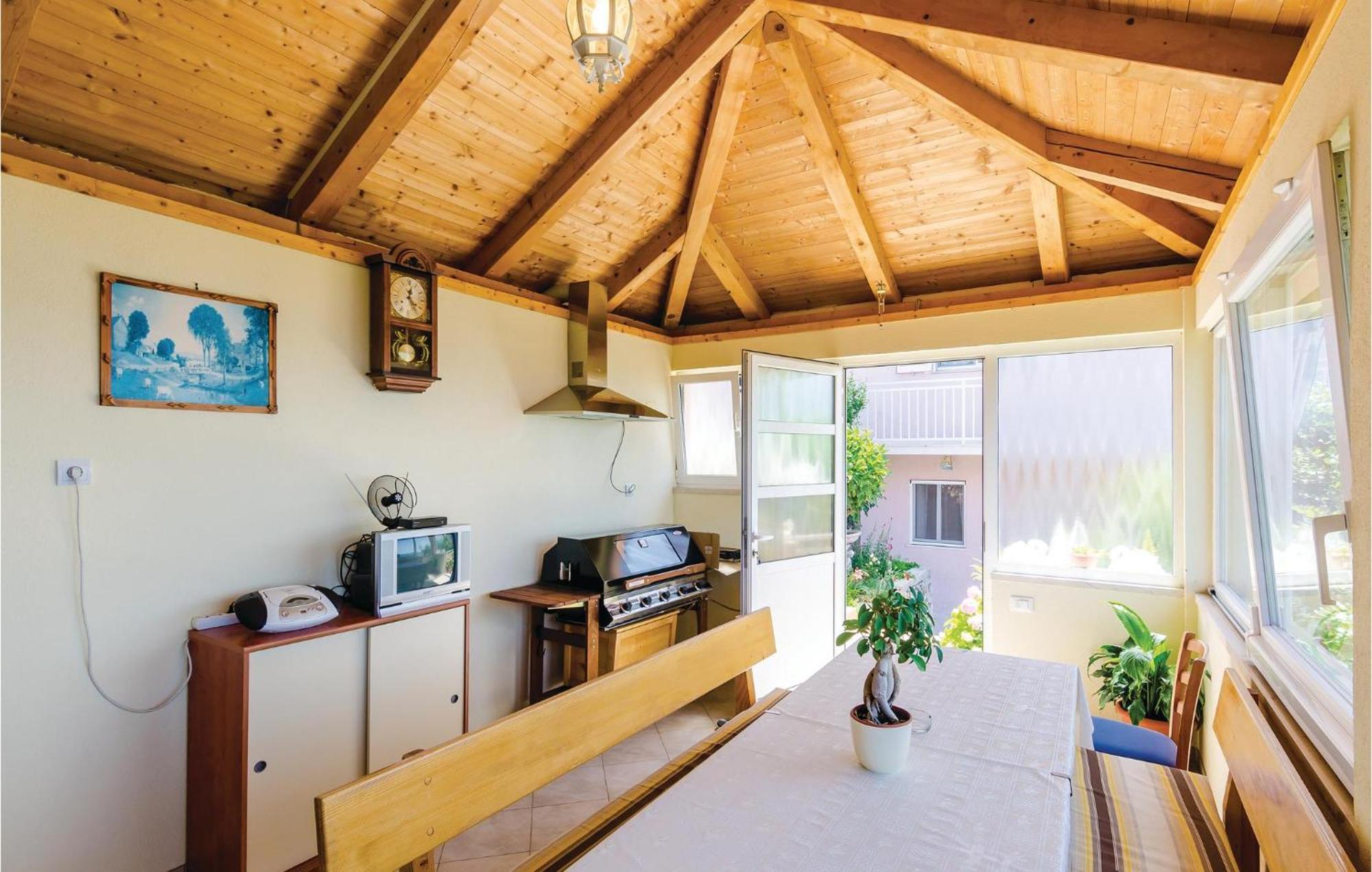 3 Bedroom Beautiful Apartment In Orasac Exterior photo